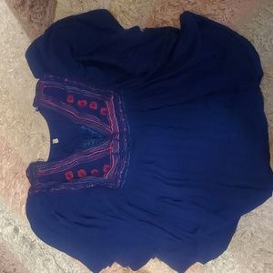 Butterfly sleeved boho style pull over top; navy blue size small